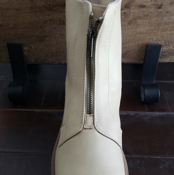 NWT- SO beige combat boots - Picture 6 of 9
